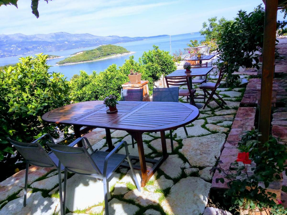 John'S Guesthouse Ksamil Exteriér fotografie